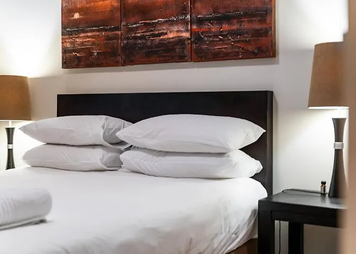 2 Bedroom - Nightlife Explorer