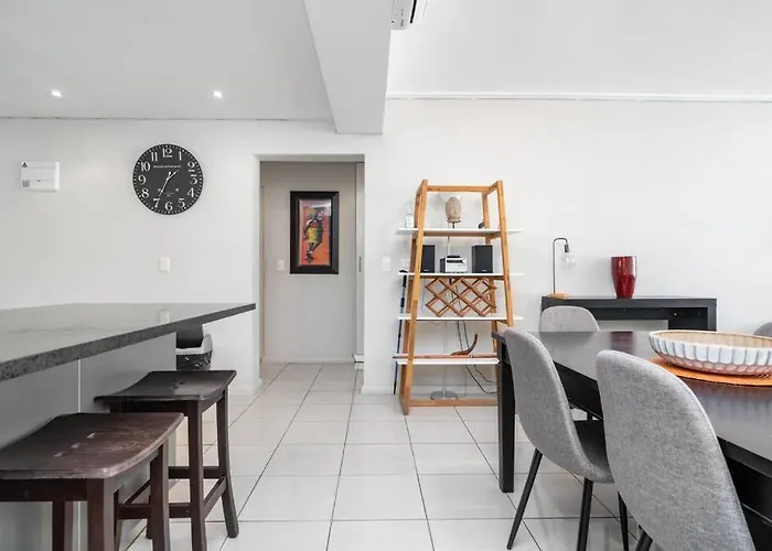 2 Bedroom - Nightlife Explorer