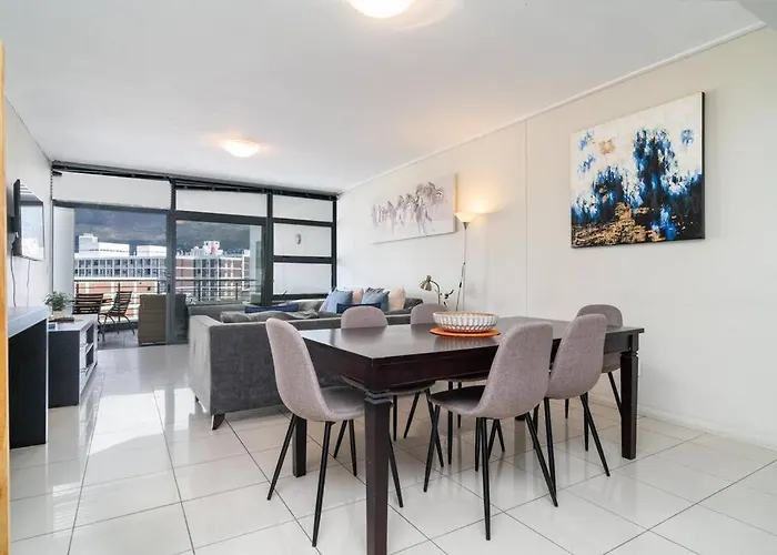 2 Bedroom - Nightlife Explorer