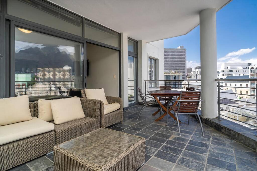 2 Bedroom - Nightlife Explorer Cape Town