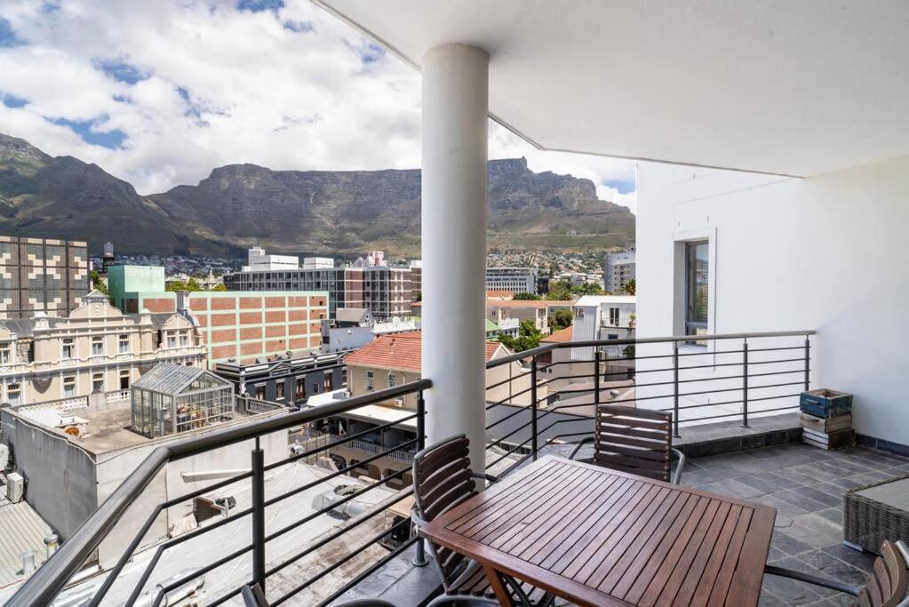 2 Bedroom - Nightlife Explorer Cape Town