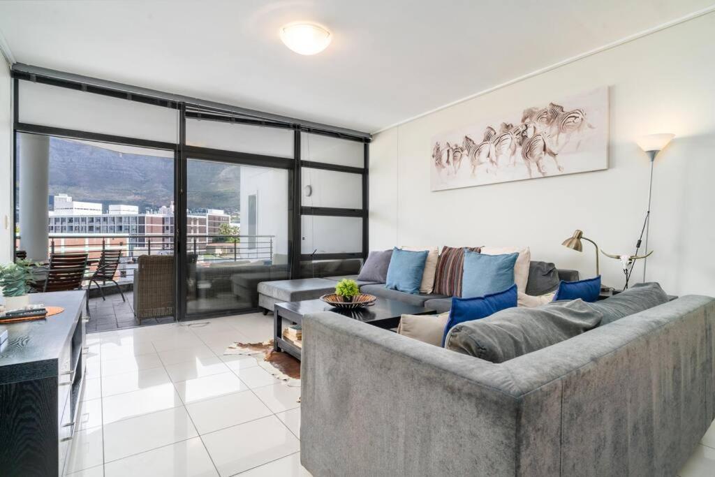 2 Bedroom - Nightlife Explorer Cape Town