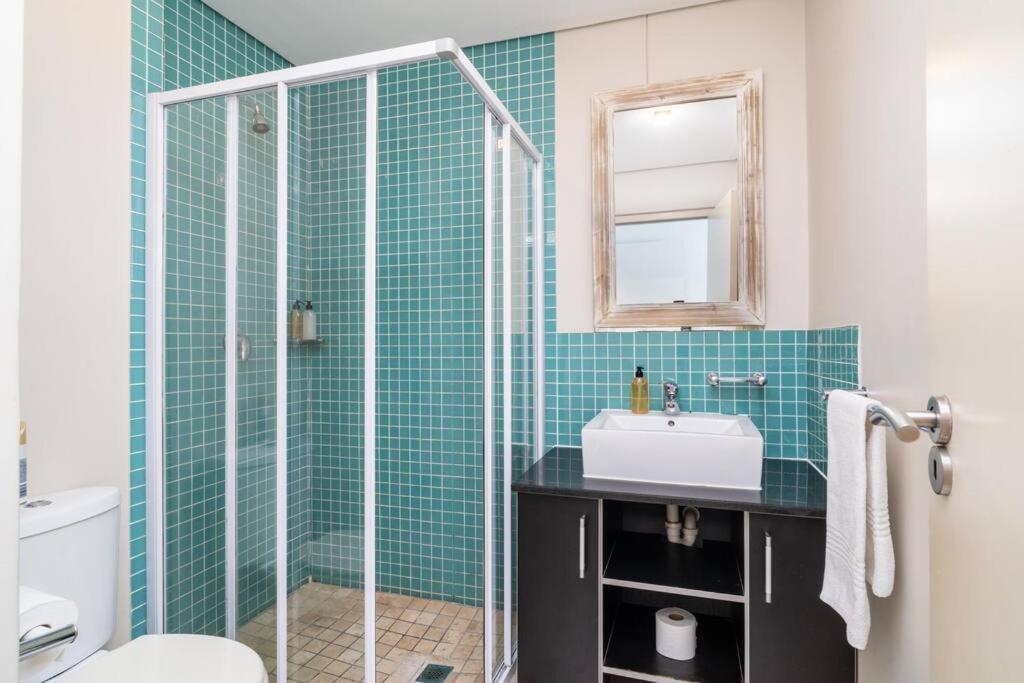 Apartment 2 Bedroom - Nightlife Explorer *