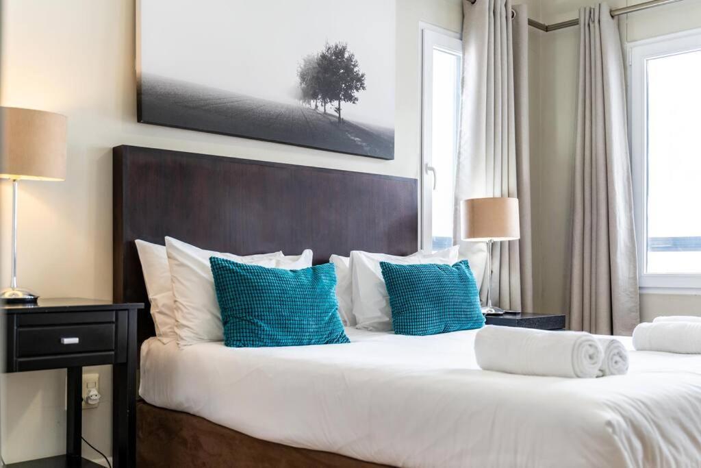 2 Bedroom - Nightlife Explorer Apartment